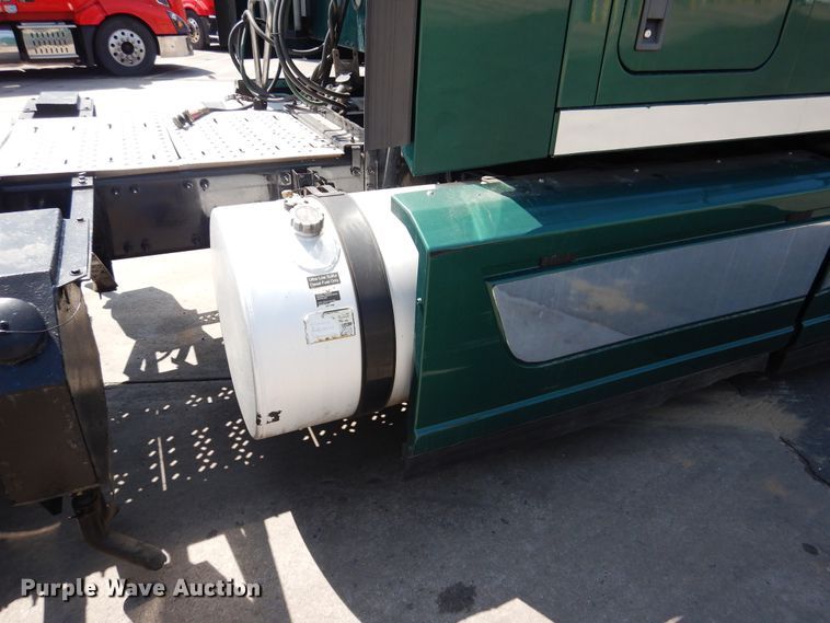 image for item GE9419 2015 Mack CXU613  semi truck