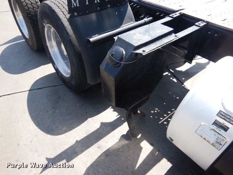 image for item GE9419 2015 Mack CXU613  semi truck