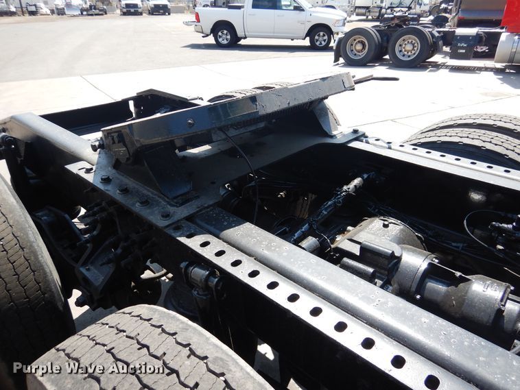 image for item GE9419 2015 Mack CXU613  semi truck