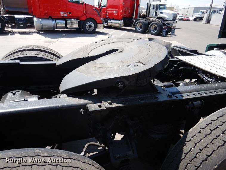 image for item GE9419 2015 Mack CXU613  semi truck