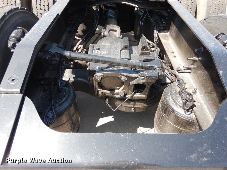 image for item GE9419 2015 Mack CXU613  semi truck