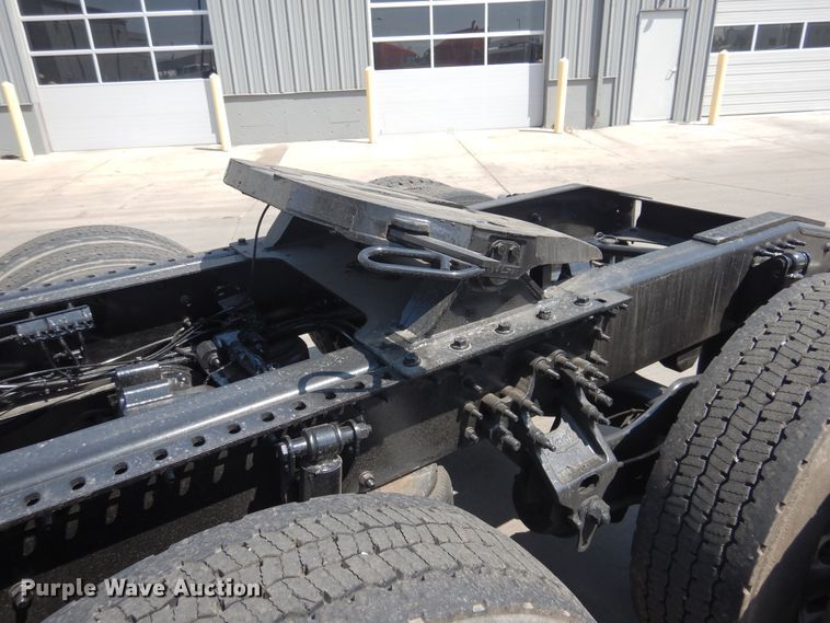 image for item GE9419 2015 Mack CXU613  semi truck