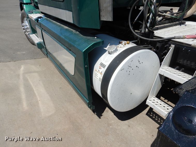 image for item GE9419 2015 Mack CXU613  semi truck