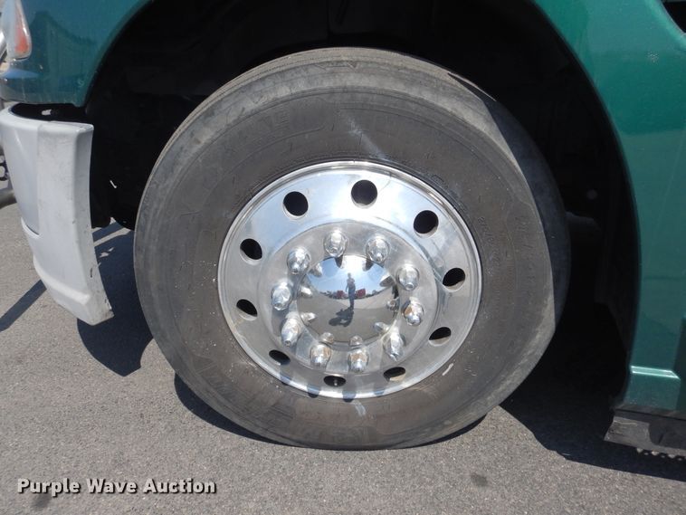 image for item GE9419 2015 Mack CXU613  semi truck