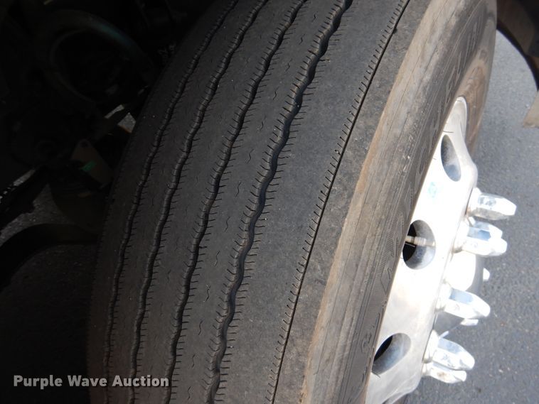 image for item GE9419 2015 Mack CXU613  semi truck