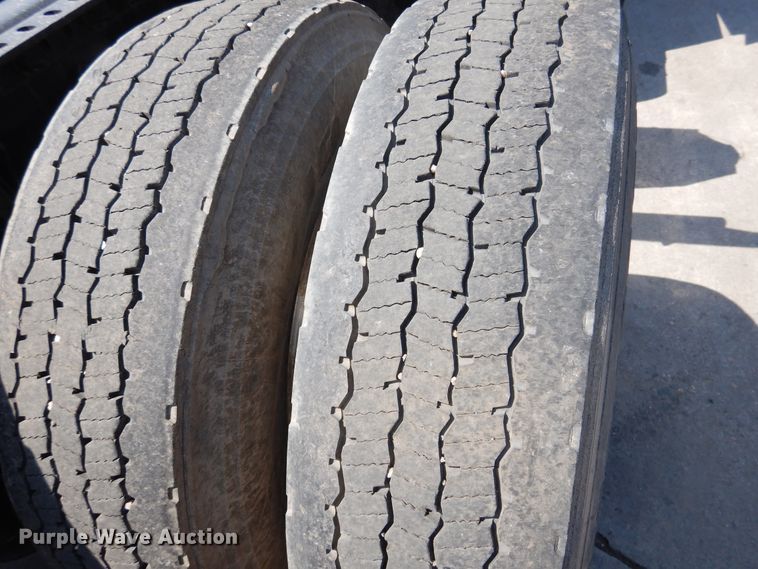 image for item GE9419 2015 Mack CXU613  semi truck