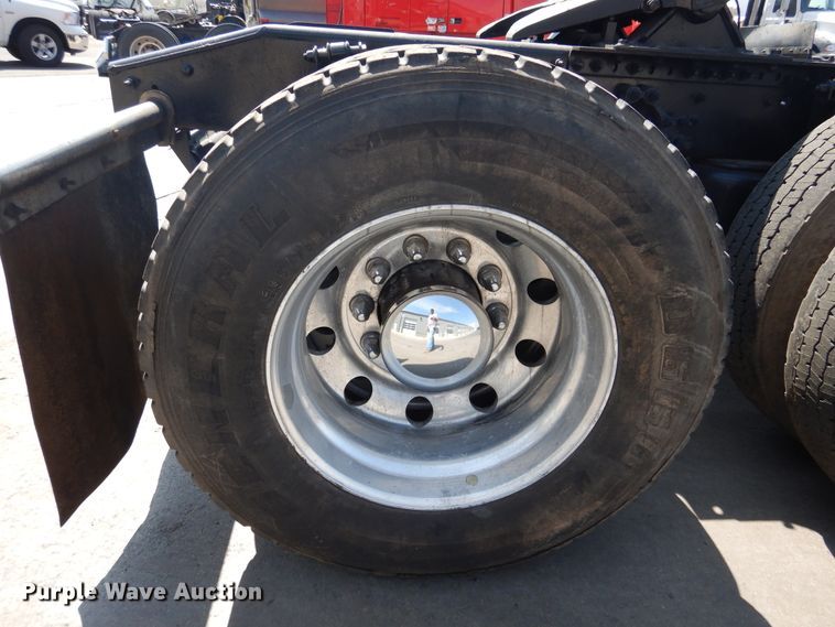 image for item GE9419 2015 Mack CXU613  semi truck