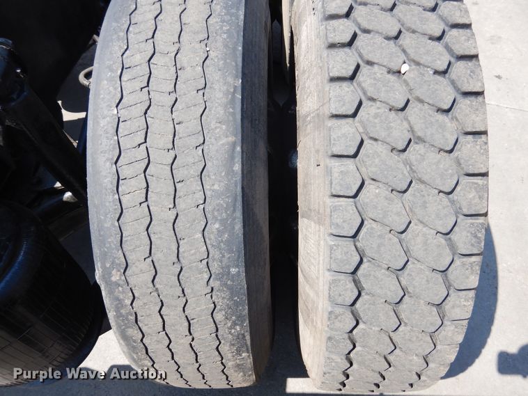 image for item GE9419 2015 Mack CXU613  semi truck