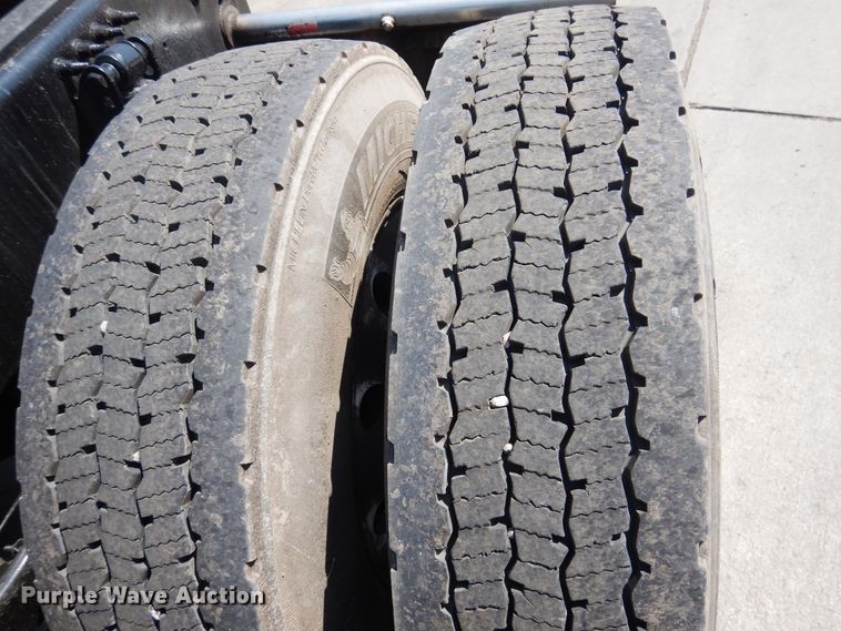 image for item GE9419 2015 Mack CXU613  semi truck