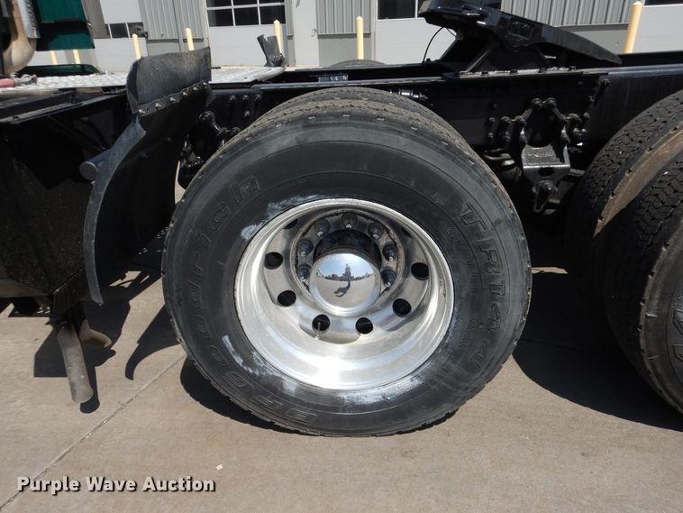 image for item GE9419 2015 Mack CXU613  semi truck