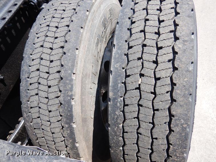 image for item GE9419 2015 Mack CXU613  semi truck