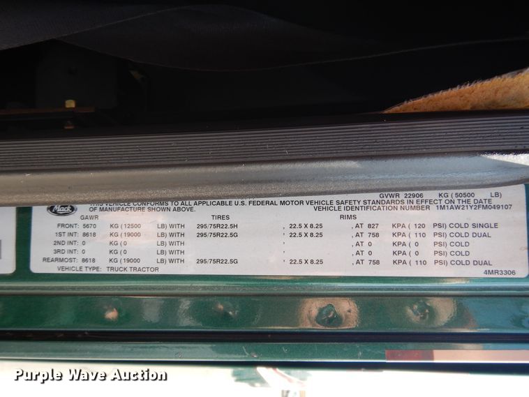 image for item GE9419 2015 Mack CXU613  semi truck