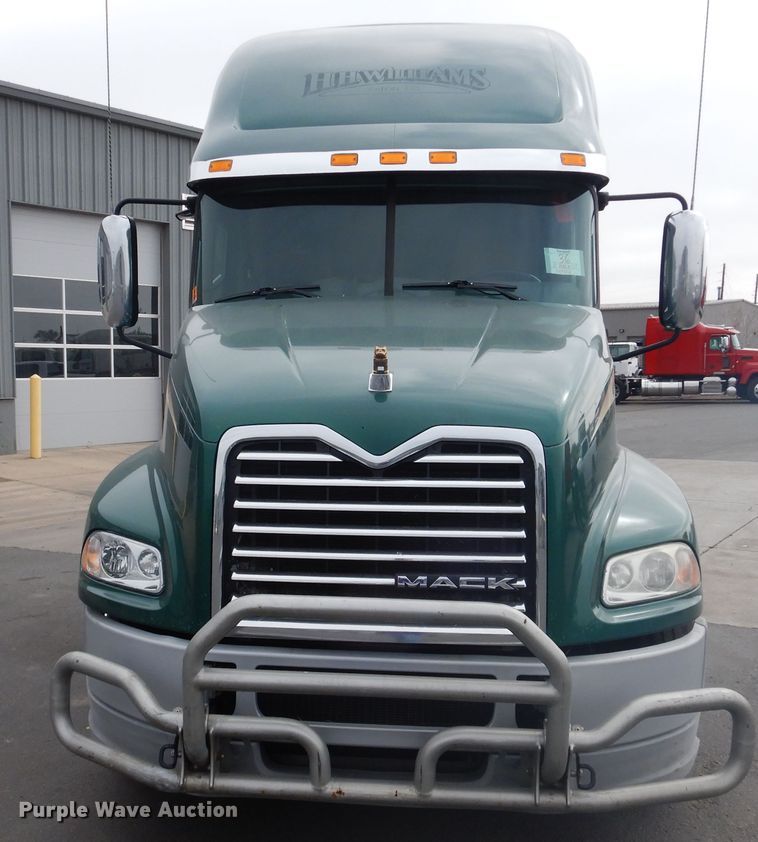 image for item GE9420 2015 Mack CXU613  semi truck