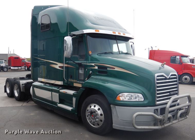 image for item GE9420 2015 Mack CXU613  semi truck