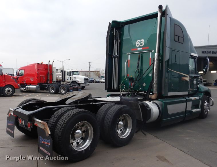 image for item GE9420 2015 Mack CXU613  semi truck