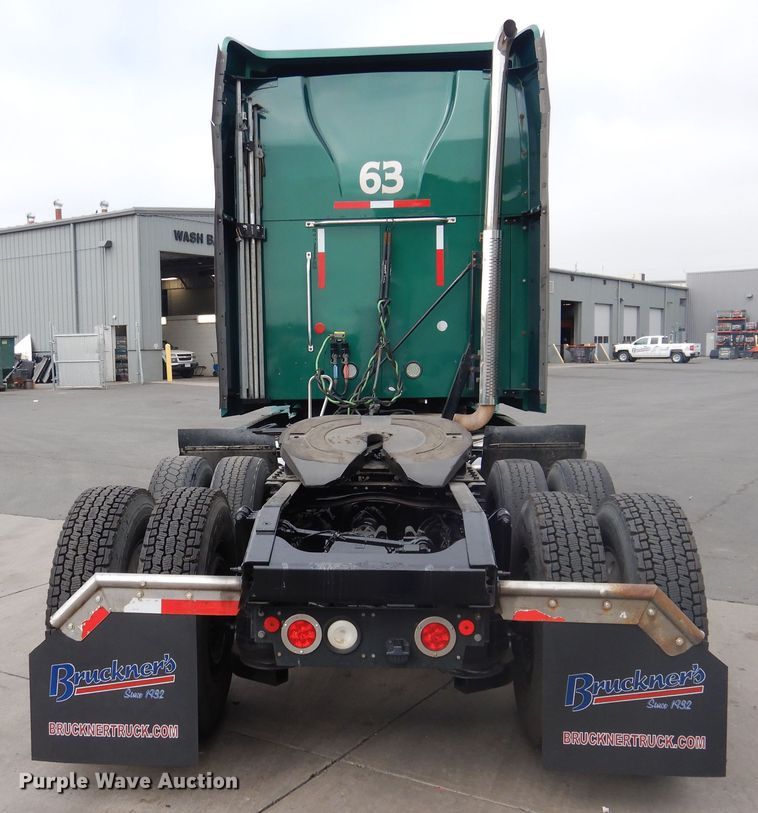 image for item GE9420 2015 Mack CXU613  semi truck