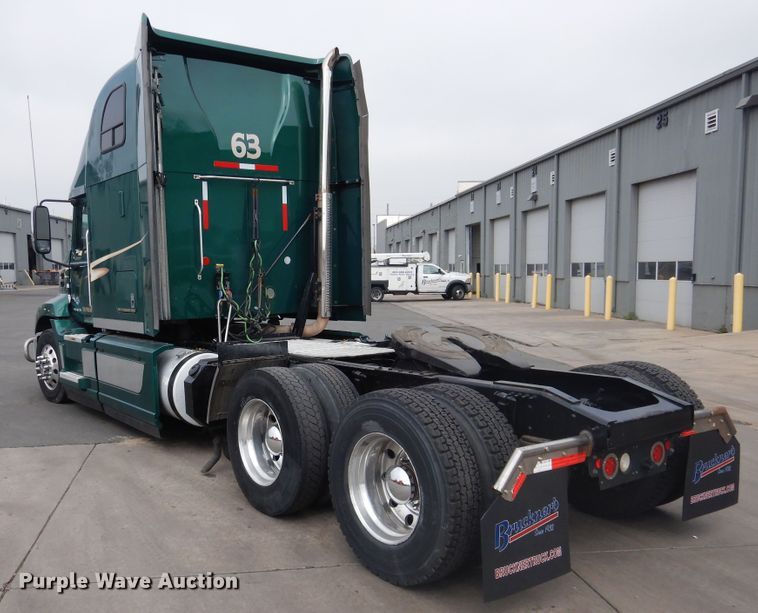 image for item GE9420 2015 Mack CXU613  semi truck