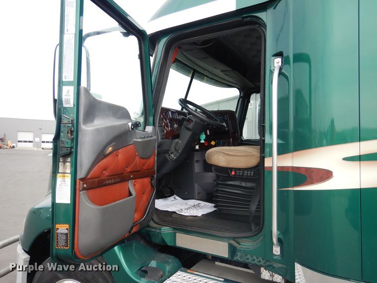 image for item GE9420 2015 Mack CXU613  semi truck