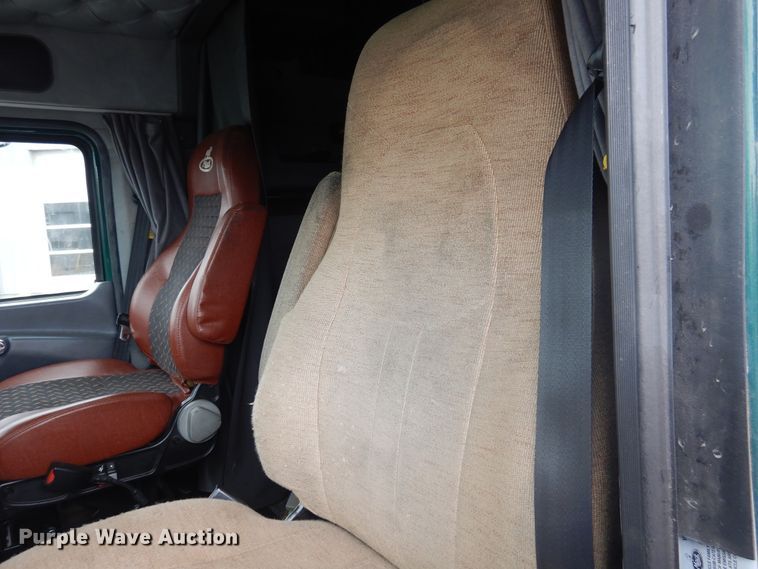 image for item GE9420 2015 Mack CXU613  semi truck