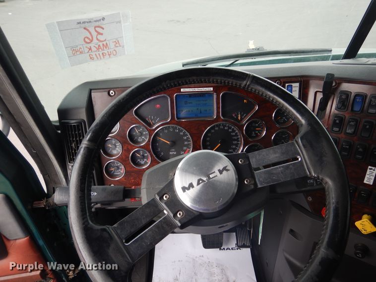 image for item GE9420 2015 Mack CXU613  semi truck