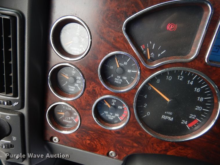 image for item GE9420 2015 Mack CXU613  semi truck