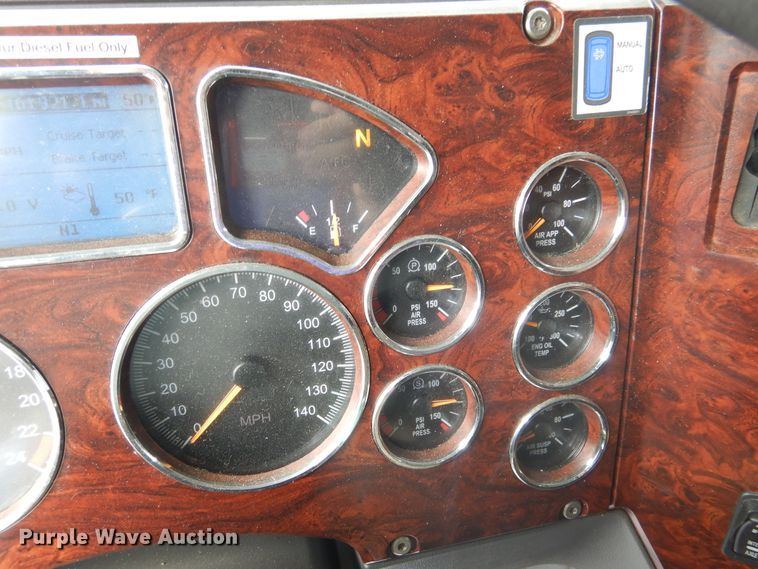 image for item GE9420 2015 Mack CXU613  semi truck