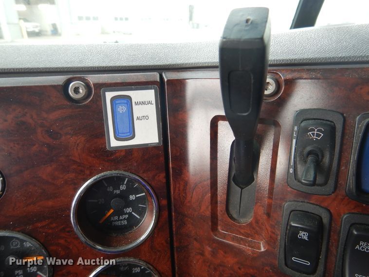 image for item GE9420 2015 Mack CXU613  semi truck