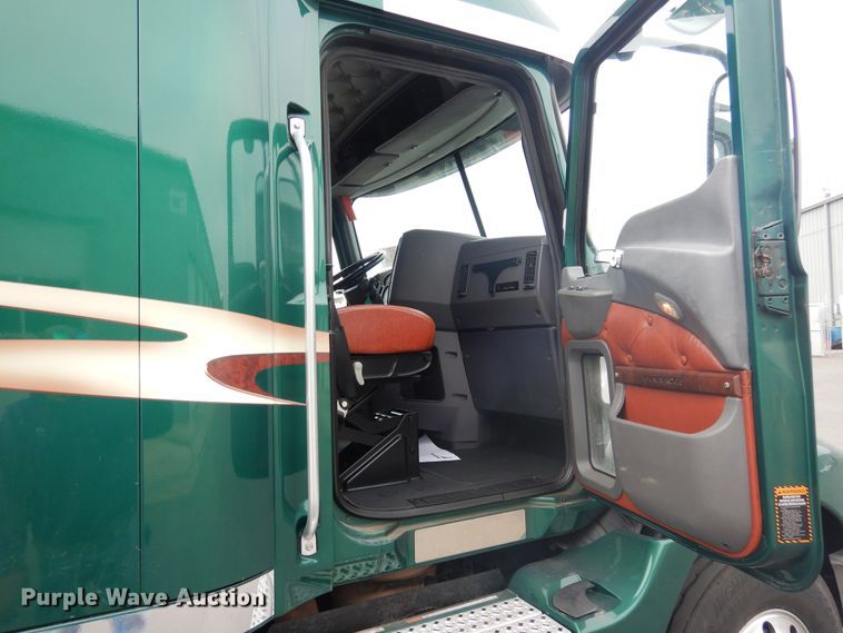 image for item GE9420 2015 Mack CXU613  semi truck