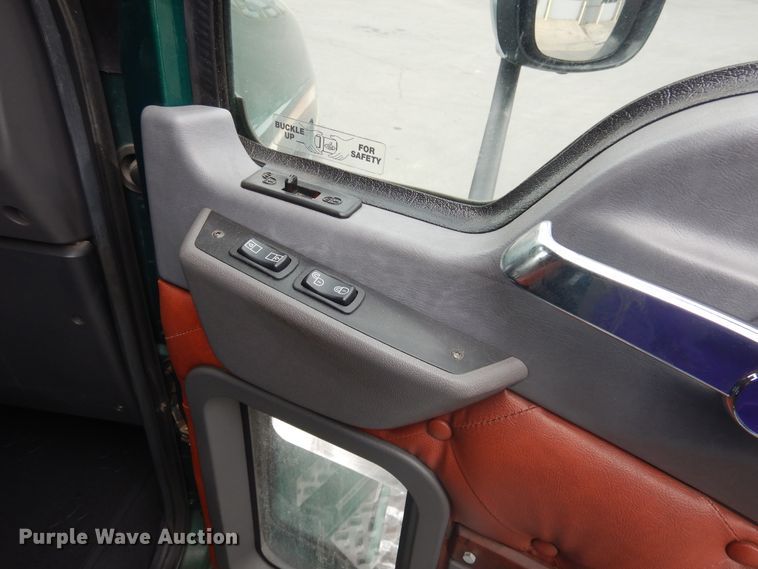 image for item GE9420 2015 Mack CXU613  semi truck