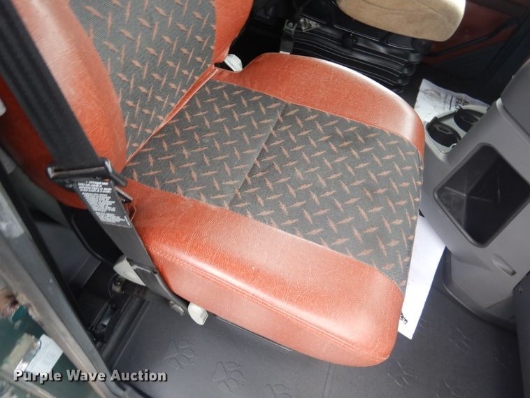 image for item GE9420 2015 Mack CXU613  semi truck