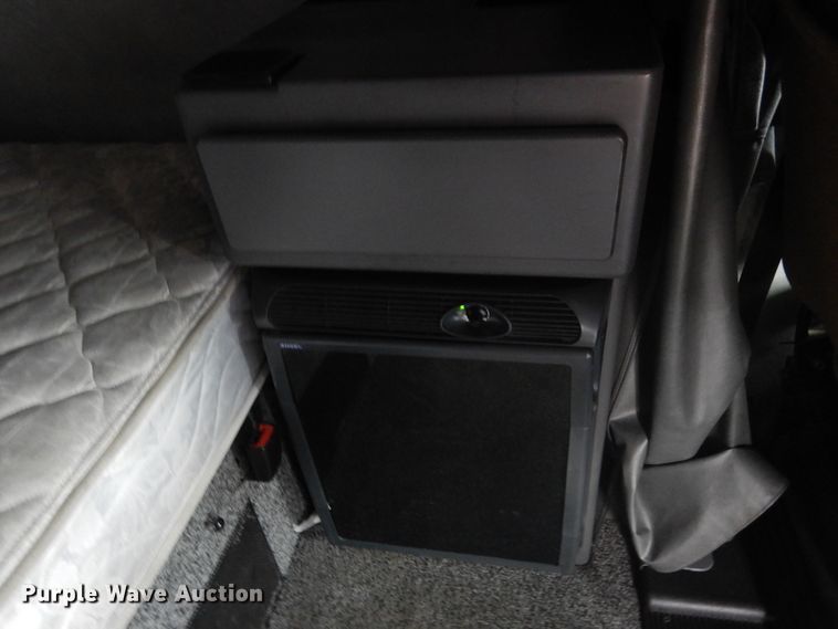 image for item GE9420 2015 Mack CXU613  semi truck