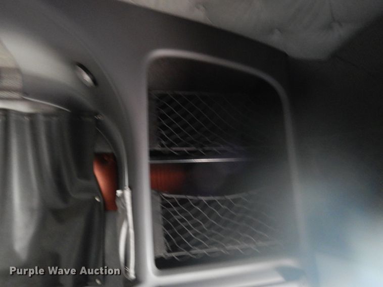 image for item GE9420 2015 Mack CXU613  semi truck