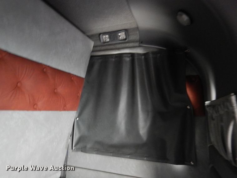 image for item GE9420 2015 Mack CXU613  semi truck