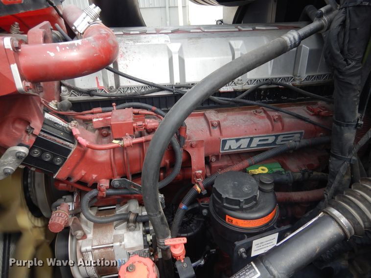 image for item GE9420 2015 Mack CXU613  semi truck