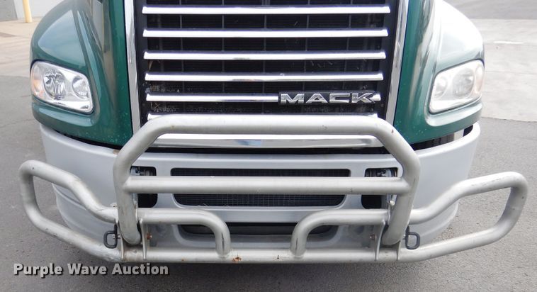 image for item GE9420 2015 Mack CXU613  semi truck