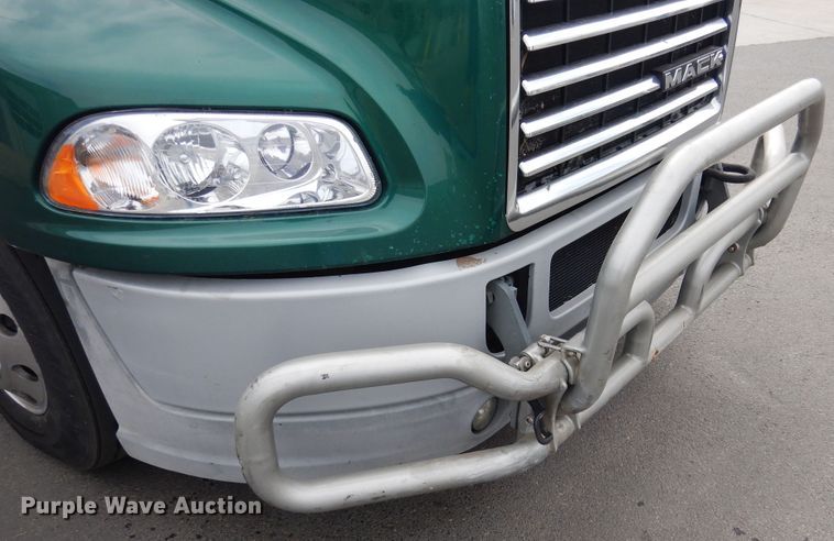 image for item GE9420 2015 Mack CXU613  semi truck