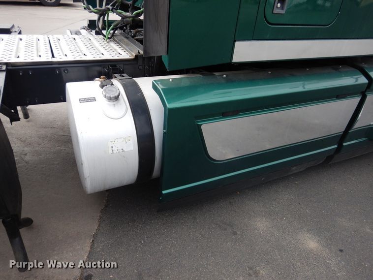 image for item GE9420 2015 Mack CXU613  semi truck