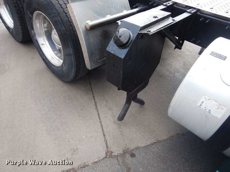 image for item GE9420 2015 Mack CXU613  semi truck