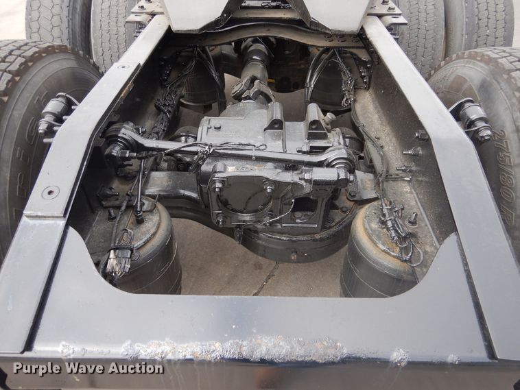 image for item GE9420 2015 Mack CXU613  semi truck