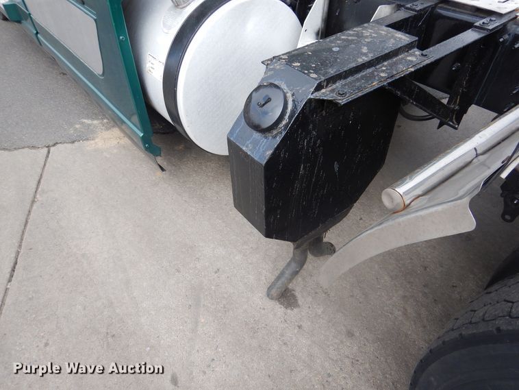 image for item GE9420 2015 Mack CXU613  semi truck