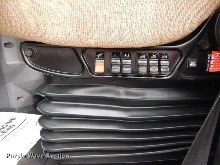 image for item GE9420 2015 Mack CXU613  semi truck