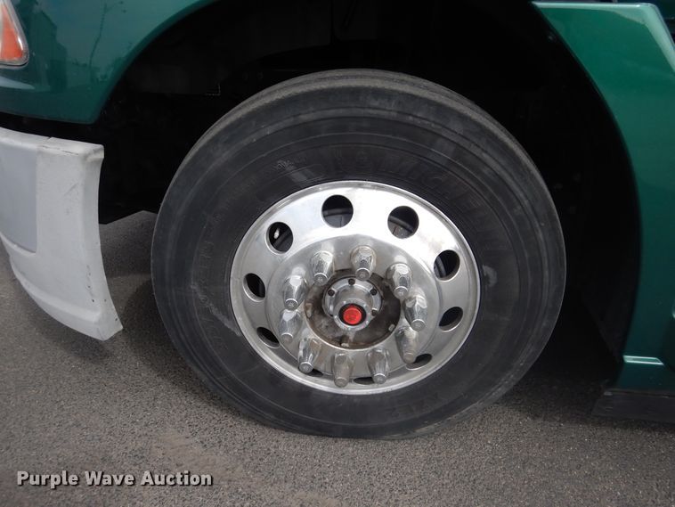 image for item GE9420 2015 Mack CXU613  semi truck