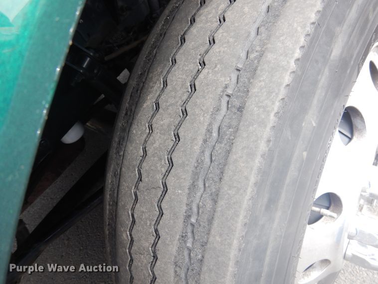 image for item GE9420 2015 Mack CXU613  semi truck