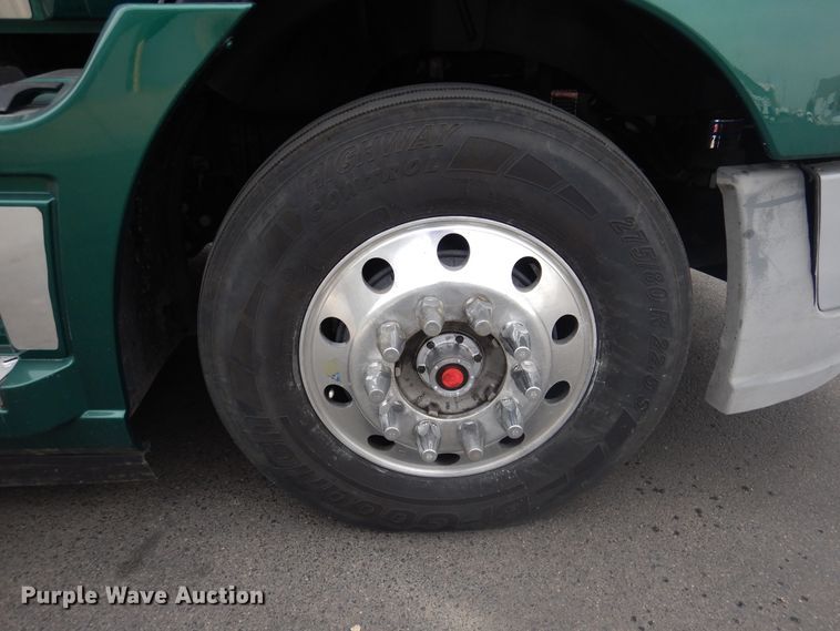 image for item GE9420 2015 Mack CXU613  semi truck