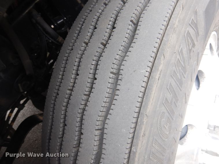 image for item GE9420 2015 Mack CXU613  semi truck