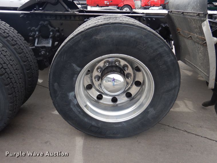 image for item GE9420 2015 Mack CXU613  semi truck