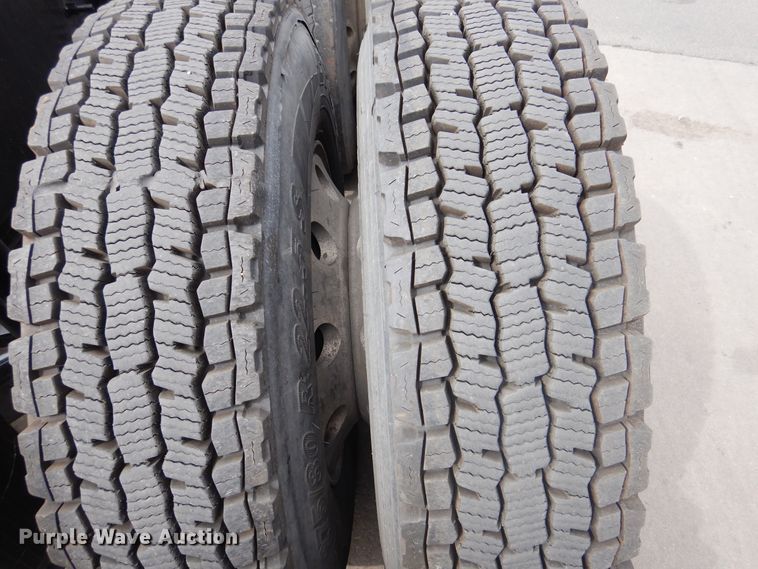 image for item GE9420 2015 Mack CXU613  semi truck