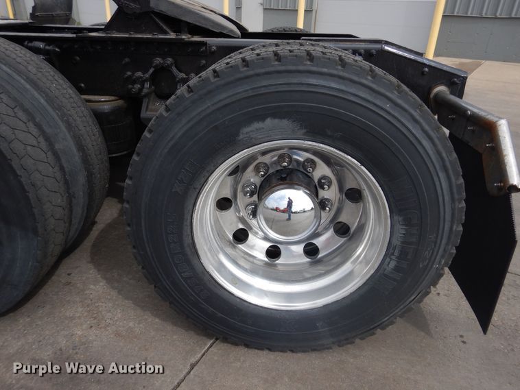 image for item GE9420 2015 Mack CXU613  semi truck