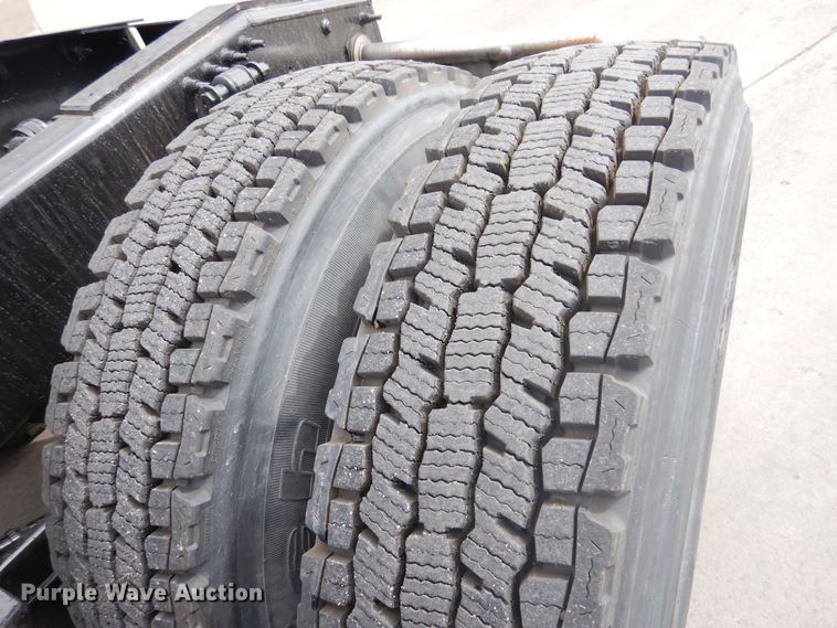 image for item GE9420 2015 Mack CXU613  semi truck