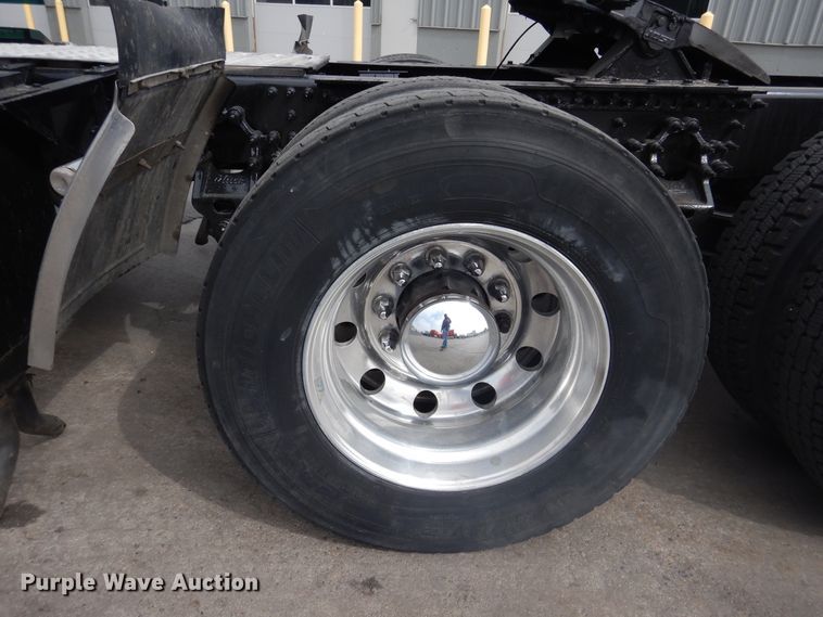 image for item GE9420 2015 Mack CXU613  semi truck